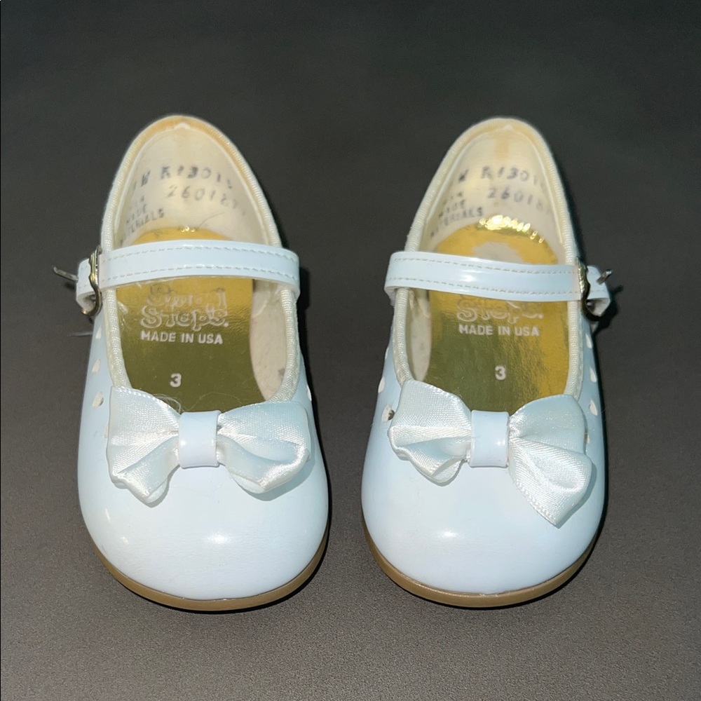 VINTAGE 90s White Mary Jane Shoes with Bow and Heart Cut Outs and Gold Accents